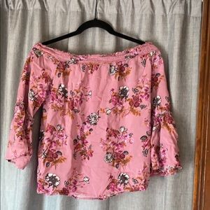 Flowy Off-shoulder flowery pink top